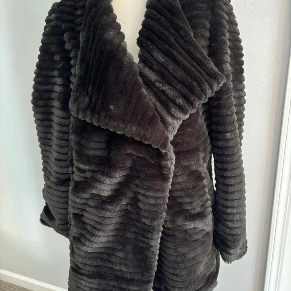 Lovely Faux Fur 3/4 coat by BB Dakota - Picture 3 of 4
